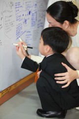 孝進様ご家庭の参拝のようす