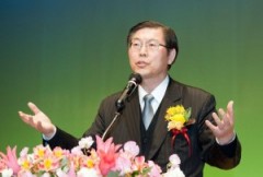 追悼集会での徳野英治会長