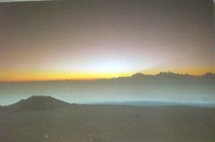 マウナケア山頂からみた日の出
